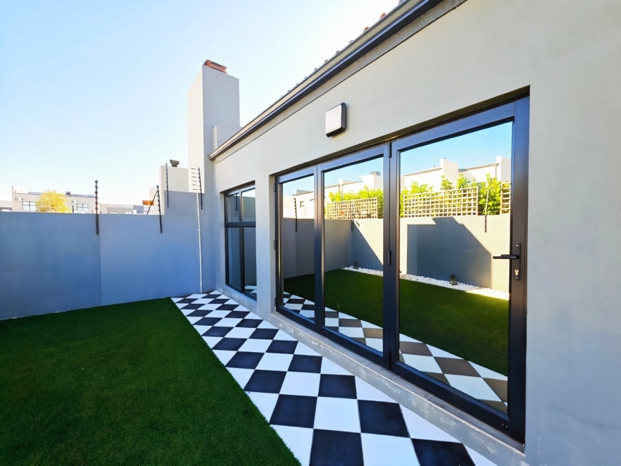 To Let 3 Bedroom Property for Rent in Sandown Western Cape